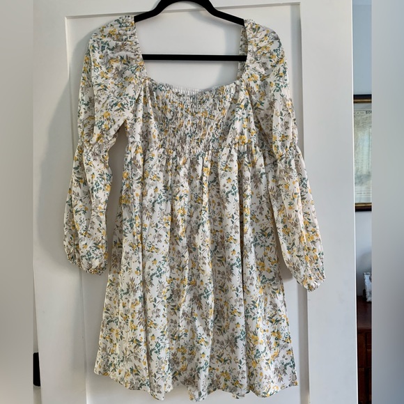 Square neck short dress, super flattering. - Picture 3 of 4